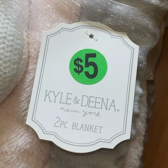 Kyle & Deena Pink and Gray Blanket Set - Picture 4 of 5